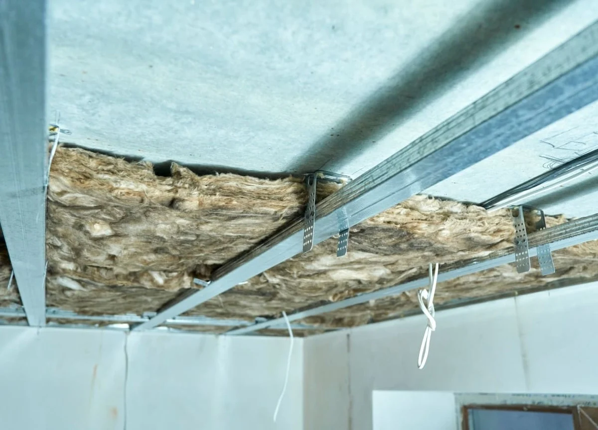 tavan cu structura metalica profilata izolat cu vata minerala