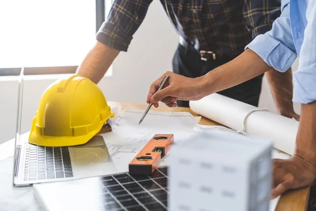 Factori care influenteaza costurile manoperei in constructii