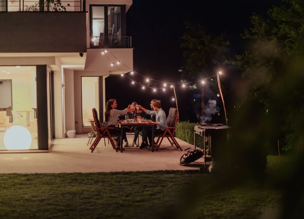 zona de gratar amenajata cu spatiu pentru dining
