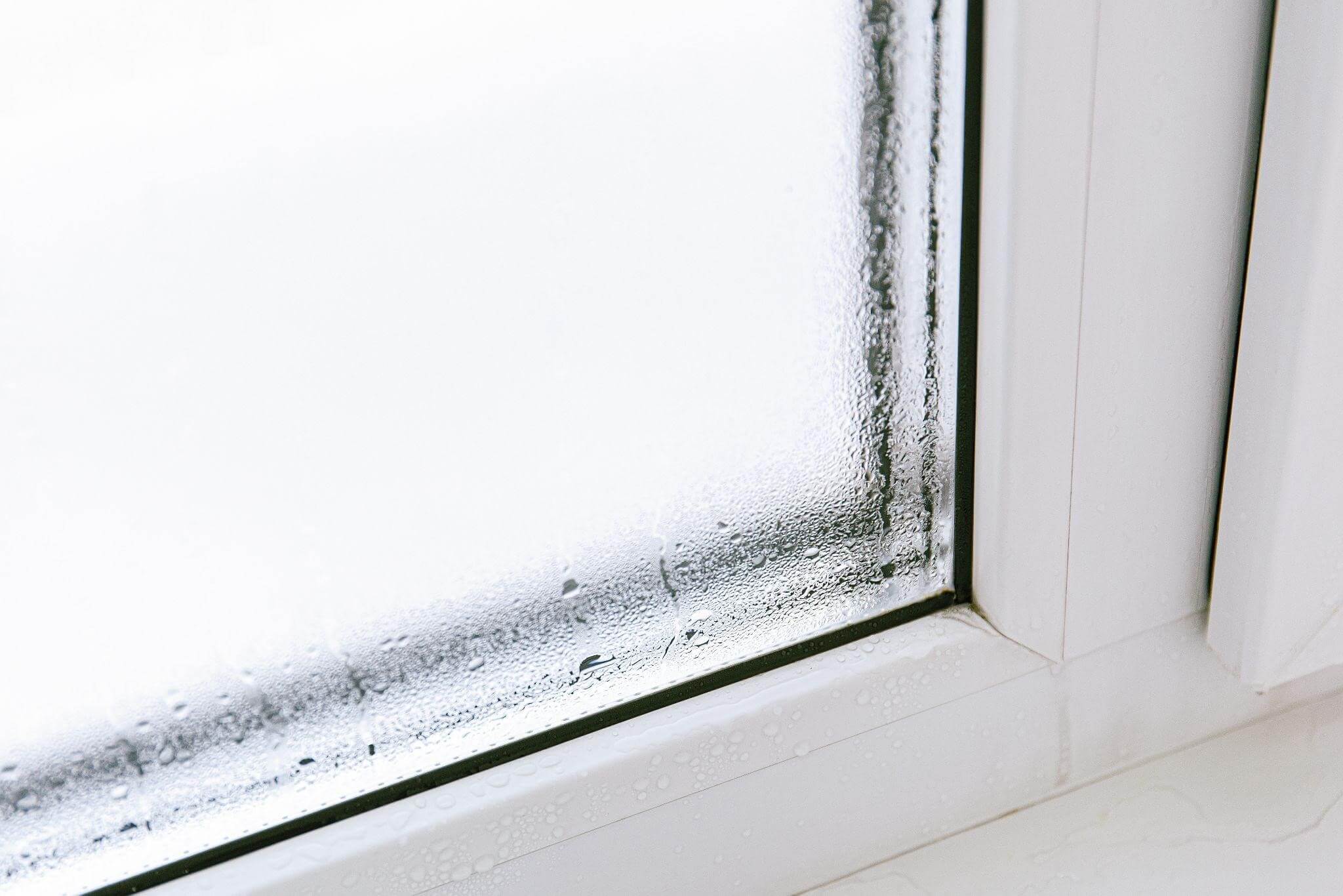 De ce transpira geamurile termopan pe interior: cauze