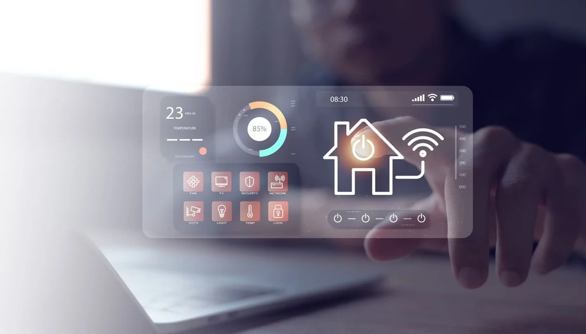 panoul de control al unei case inteligente 