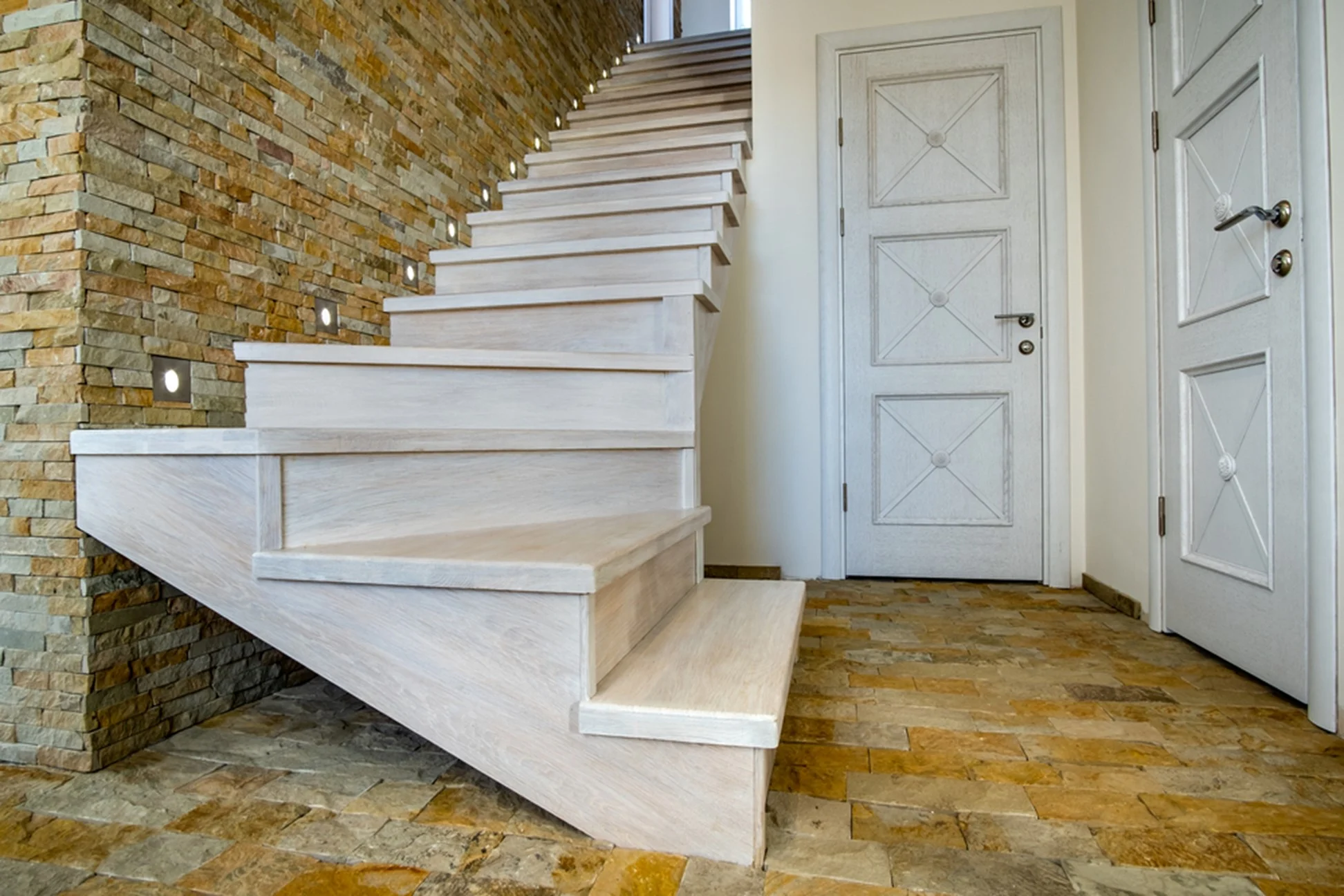 Idei de amenajare a spatiului cu piatra sparta decorativa