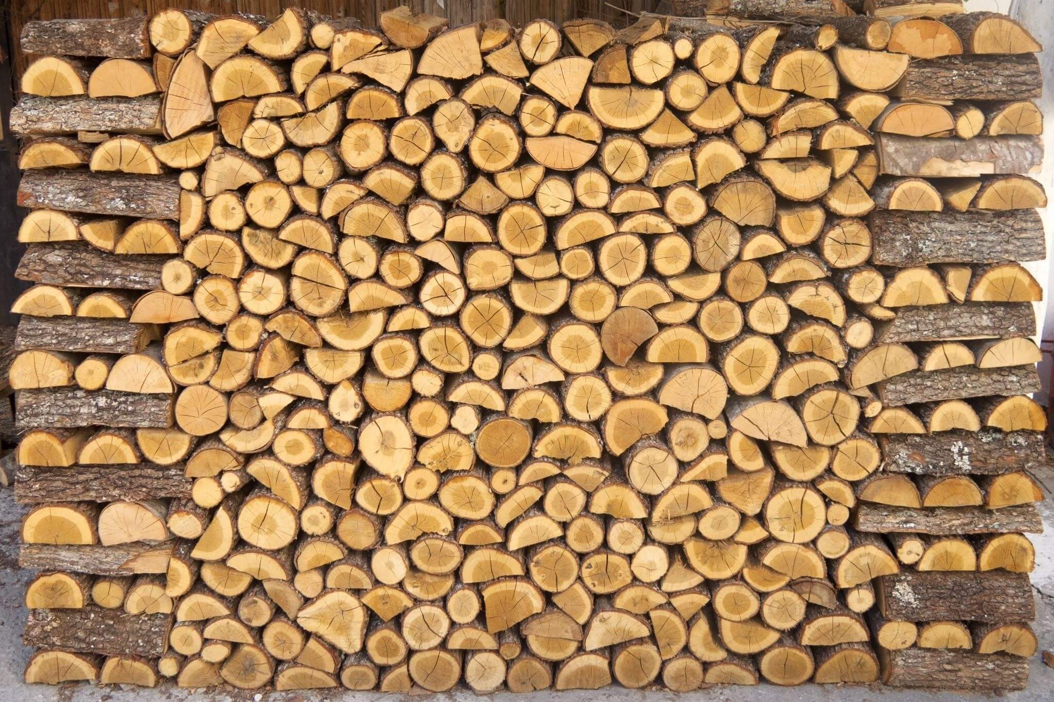stiva de lemne de foc taitate