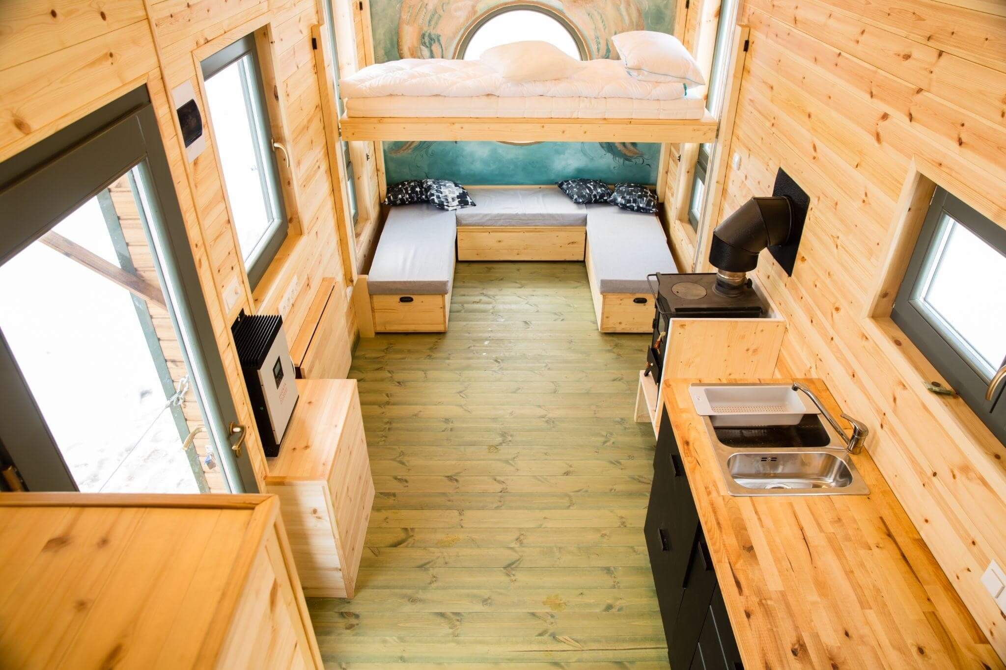 interior tiny house din lemn