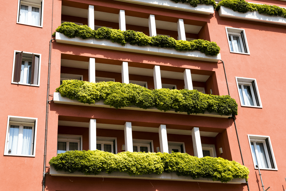 Suporturi de plante suspendate pentru balcon